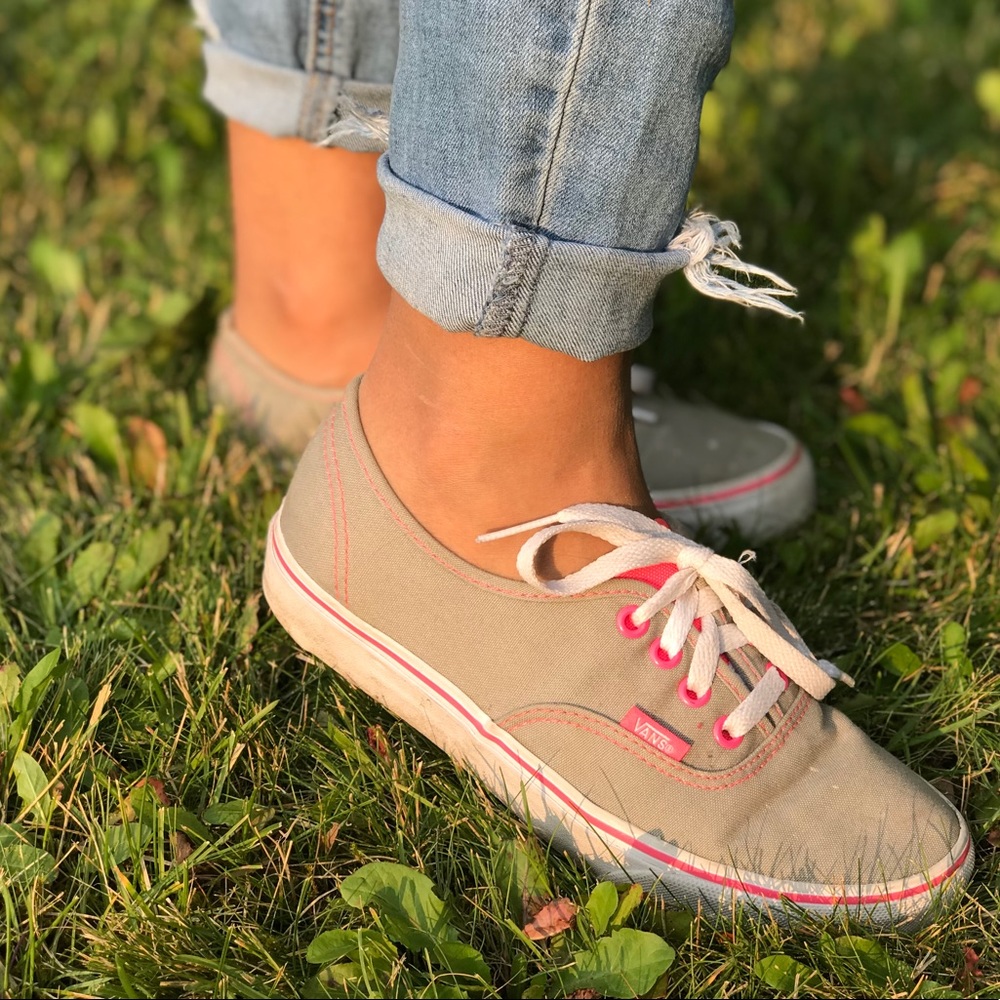 Grey and Neon Pink vans! 💓